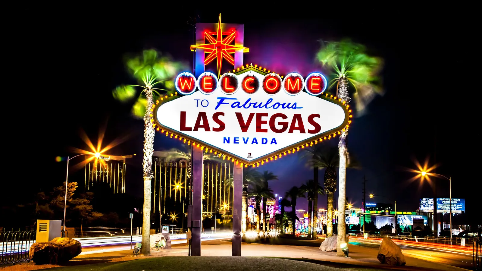 Welcome to Fabulous Las Vegas sign at night